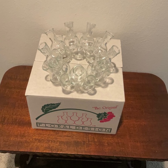 “The Original “ Tabletop floral display - Picture 2 of 3